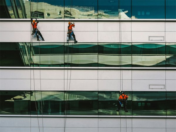 城市建筑的守護者 專業建筑物清洗服務全解析